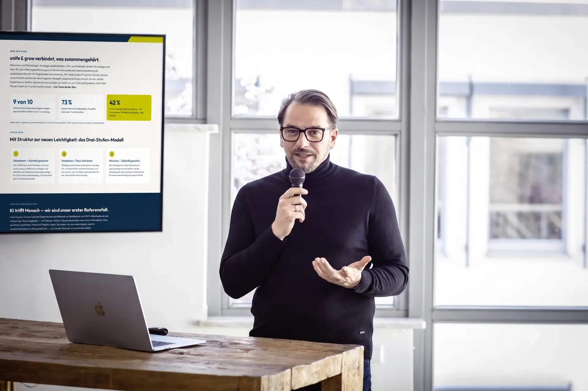 Jens Kehm bei einem Vortrag über KI-Transformation im Mittelstand
